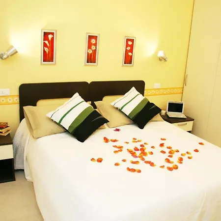 Apartmanhotel Opera 3*